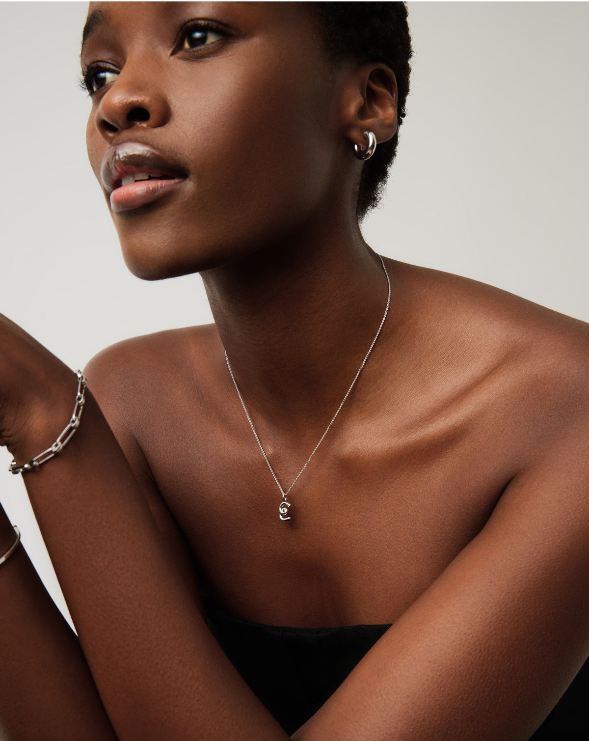 Curly Molten Mini Initial Necklace - E | Sterling Silver